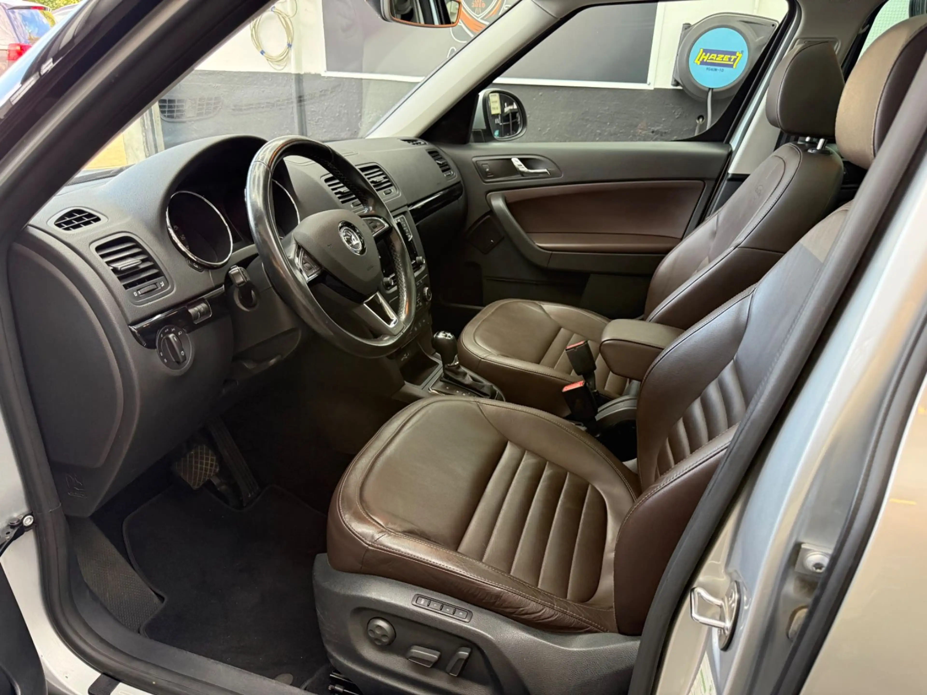 Skoda Yeti L&K Outdoor 4x4*DSG*AHK*PANO*1.HAND*LEDER — photo 11