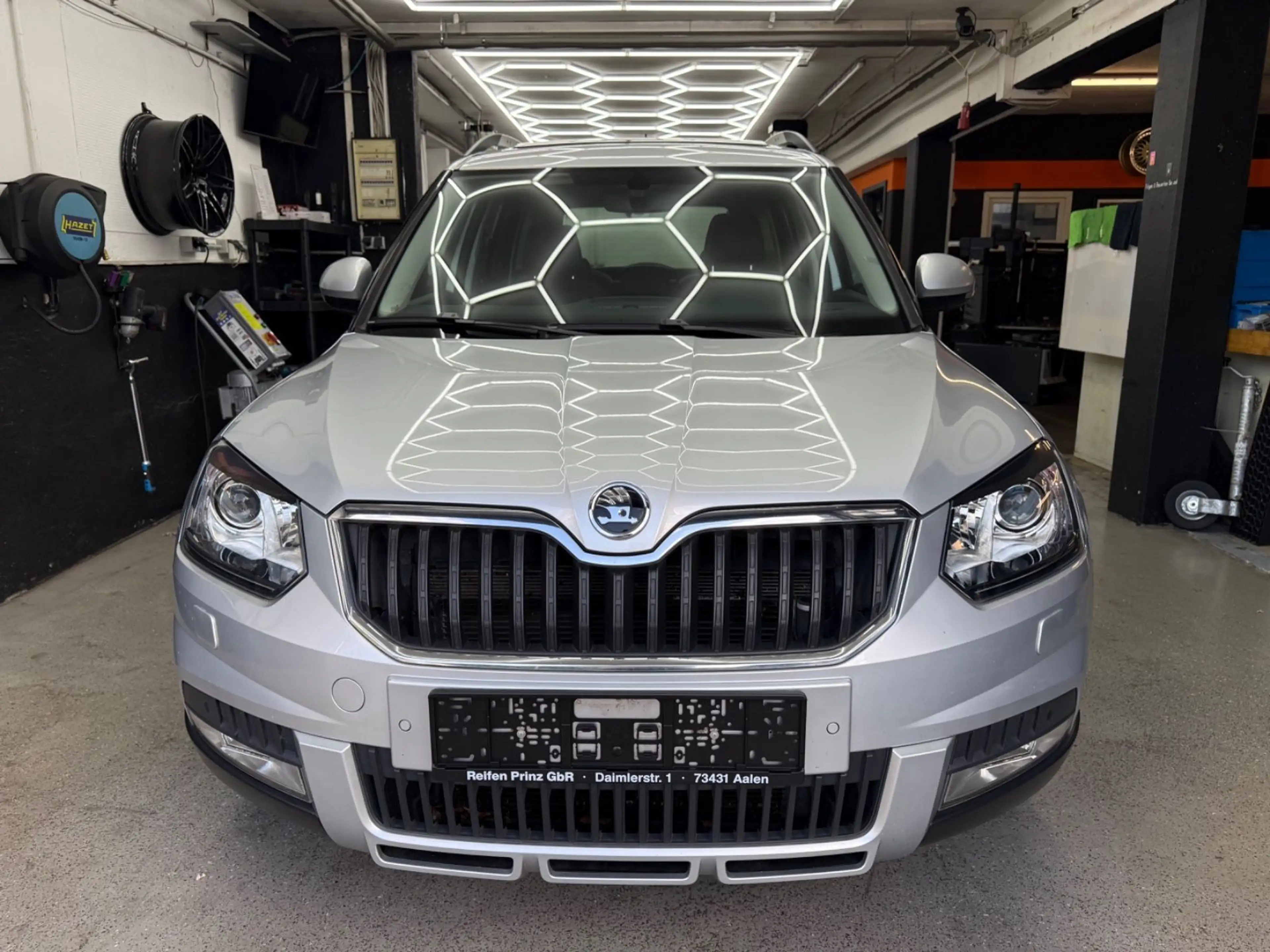 Skoda Yeti L&K Outdoor 4x4*DSG*AHK*PANO*1.HAND*LEDER — photo 9