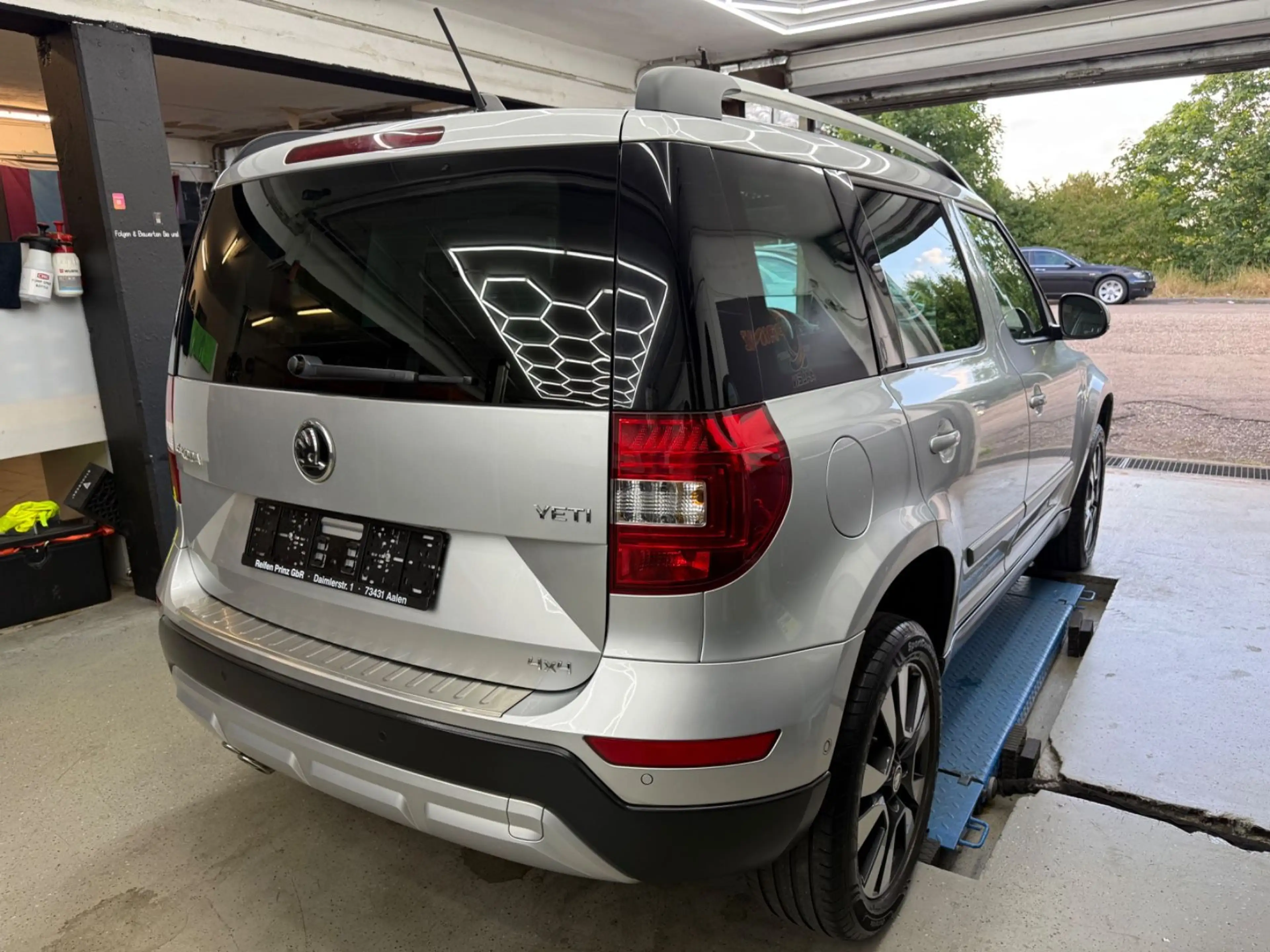 Skoda Yeti L&K Outdoor 4x4*DSG*AHK*PANO*1.HAND*LEDER — photo 7