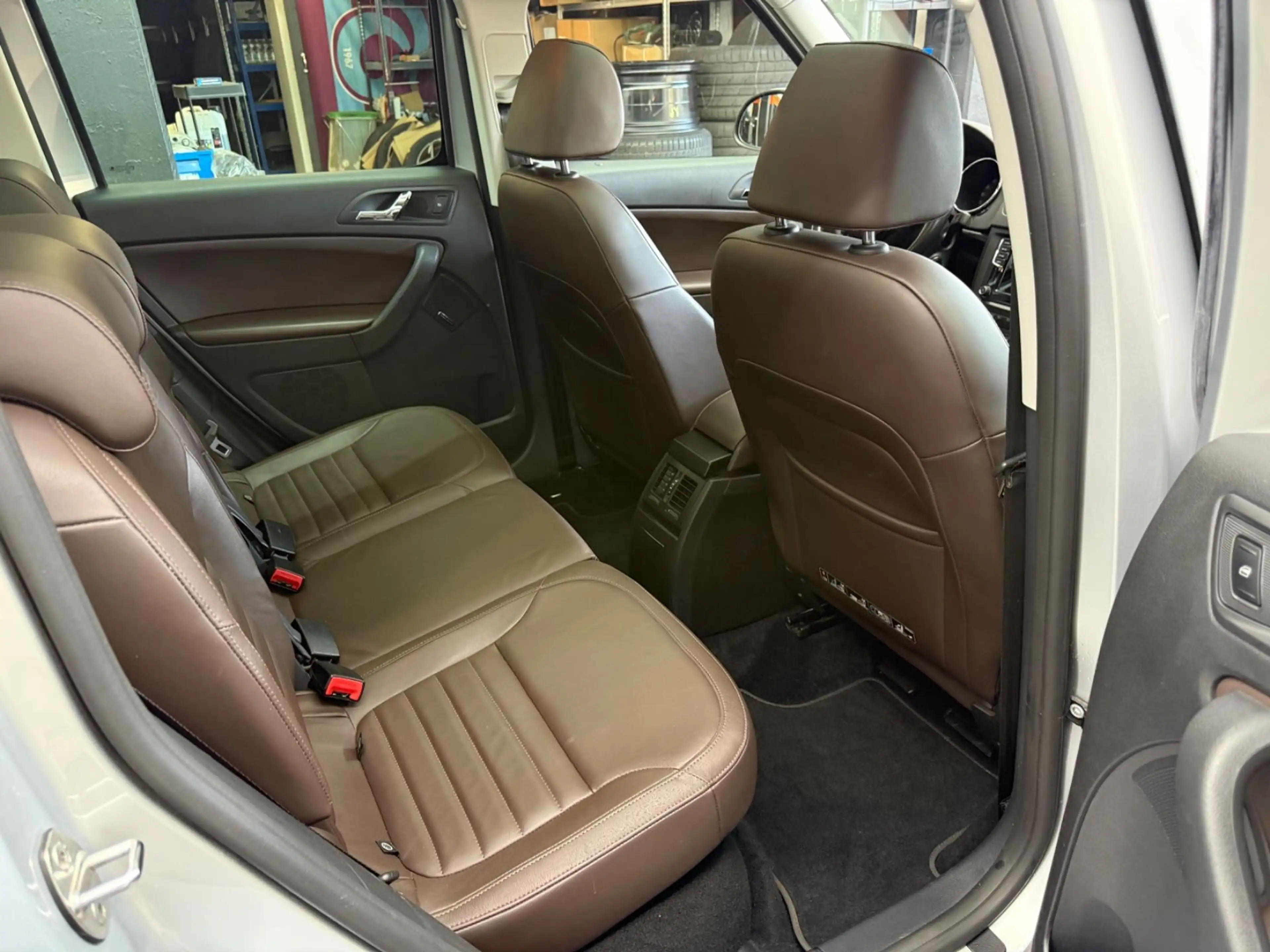 Skoda Yeti L&K Outdoor 4x4*DSG*AHK*PANO*1.HAND*LEDER — photo 14