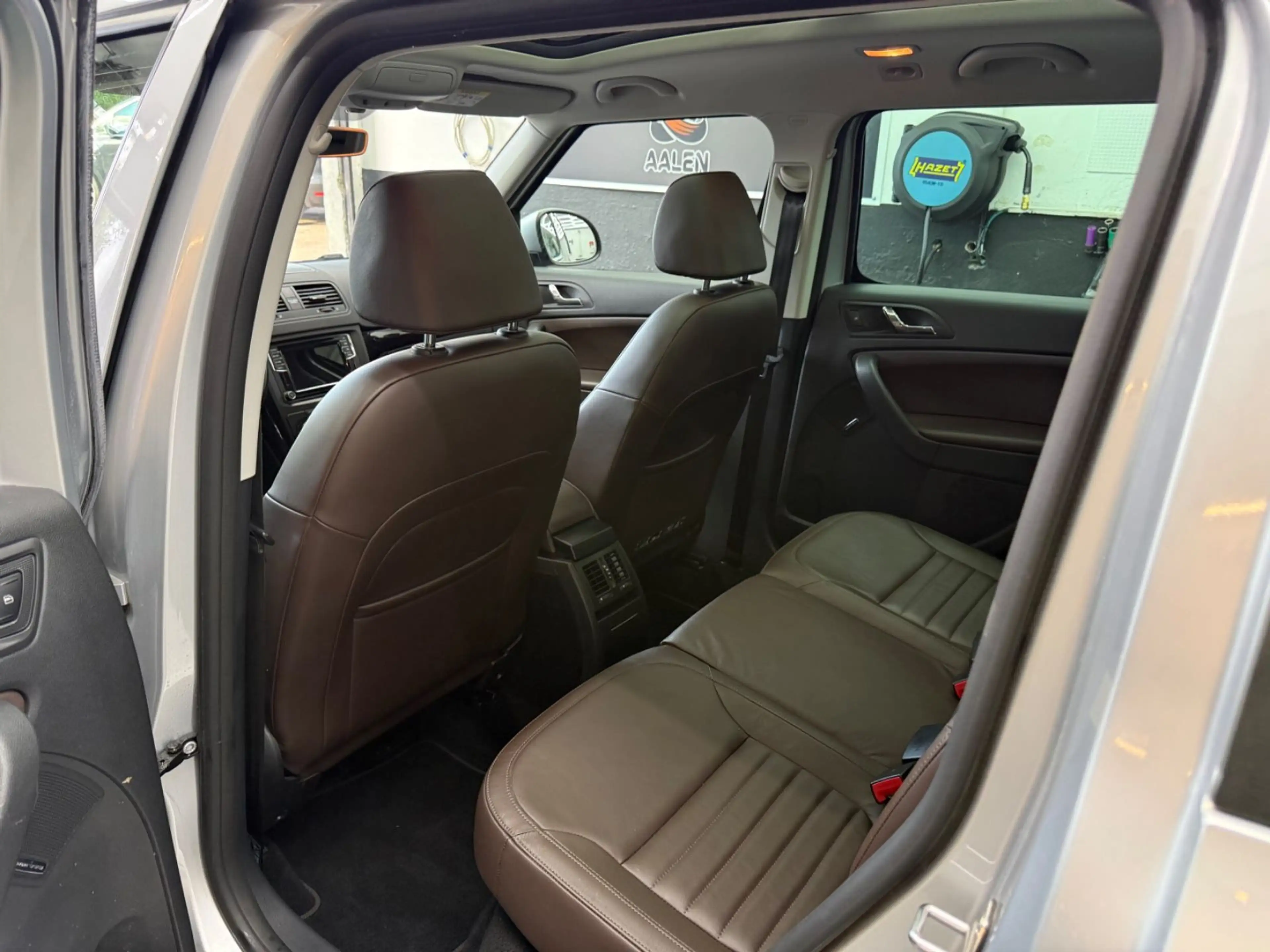Skoda Yeti L&K Outdoor 4x4*DSG*AHK*PANO*1.HAND*LEDER — photo 13