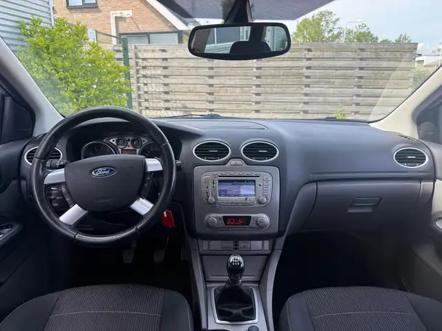 Ford Focus view 6