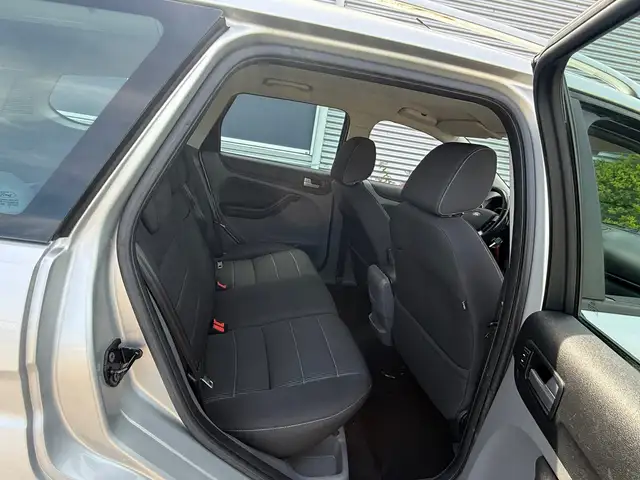 Ford Focus view 22
