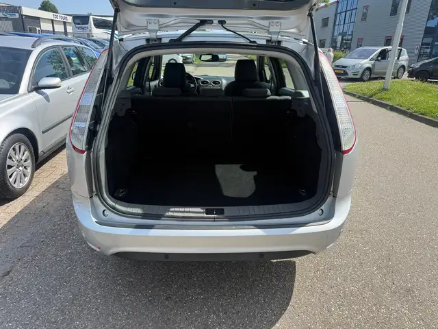 Ford Focus view 16