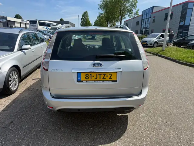 Ford Focus view 15