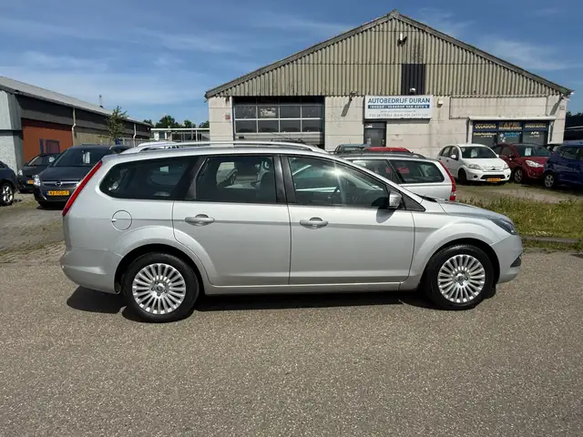 Ford Focus view 11