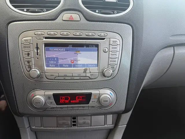 Ford Focus view 12