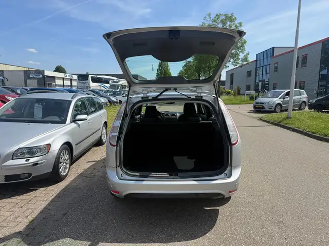 Ford Focus view 18