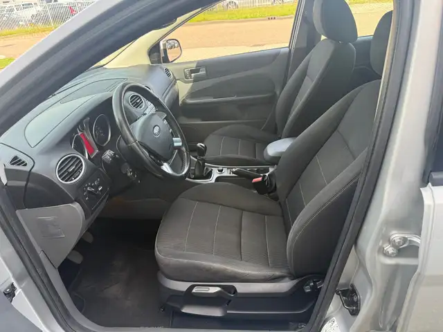 Ford Focus view 5