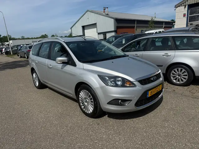 Ford Focus view 2