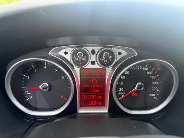 Ford Focus view 17
