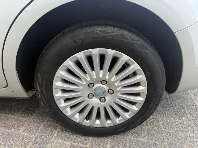 Ford Focus view 24