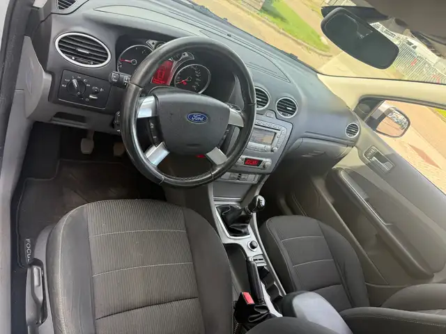 Ford Focus view 29