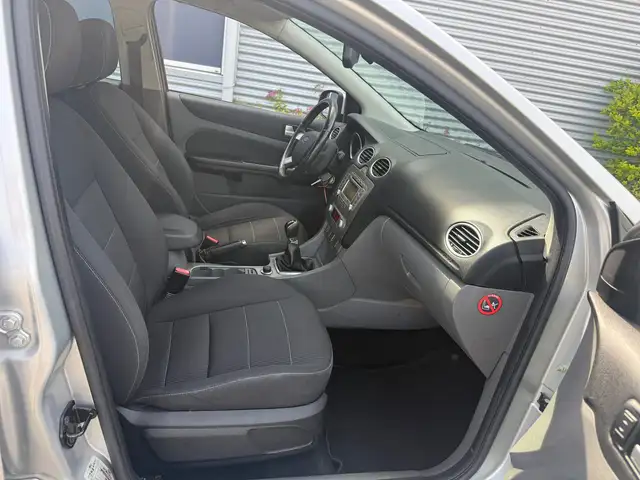 Ford Focus view 19
