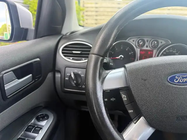 Ford Focus view 25