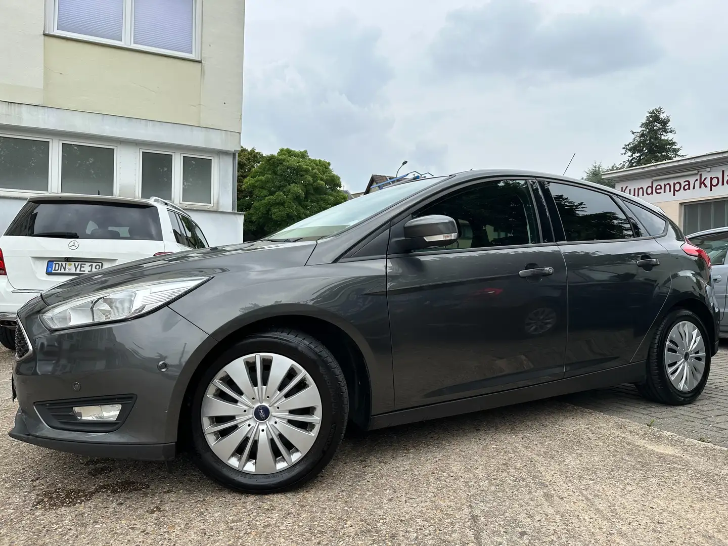 Ford Focus 1.6 TDCi - 1.Hand - PDC Vorne&Hinten Grau - 2