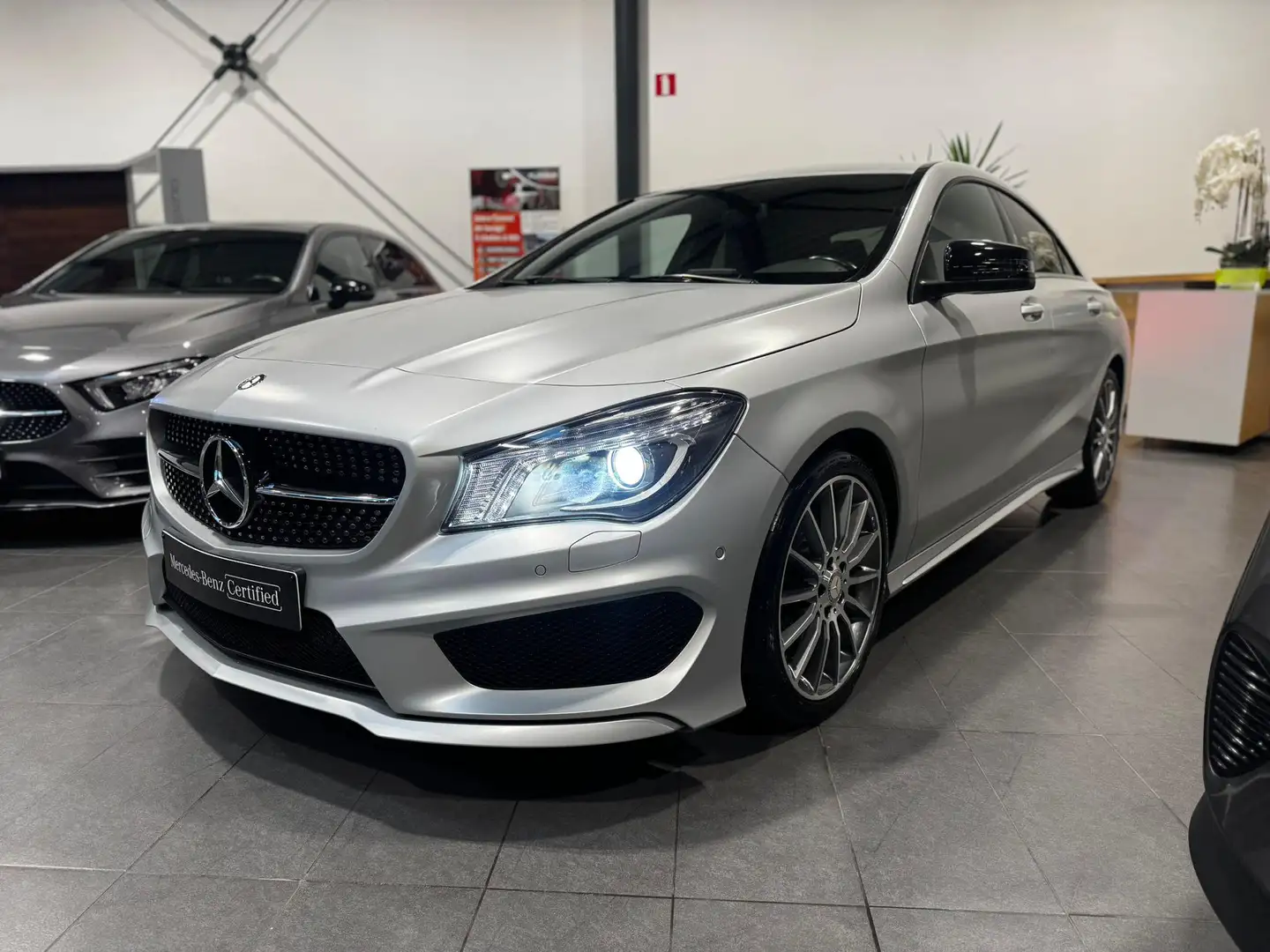 Mercedes-Benz CLA 200 CLA CDI AMG Line Silber - 1