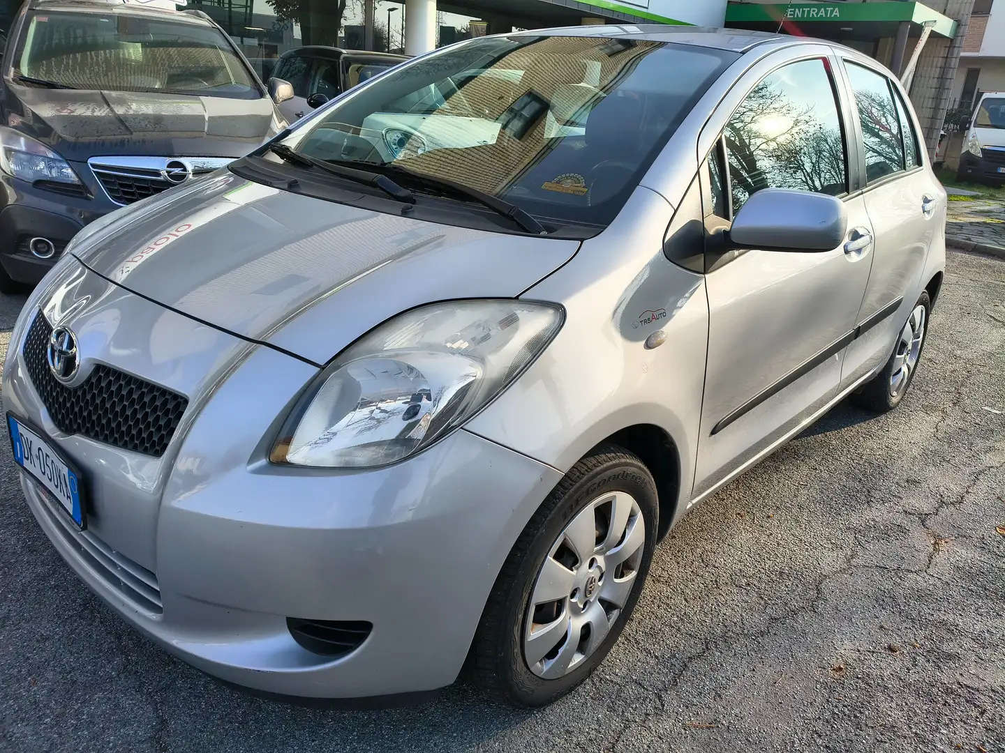 Toyota Yaris Yaris II 2005 5p 1.0 Sol neopatentati Silber - 1