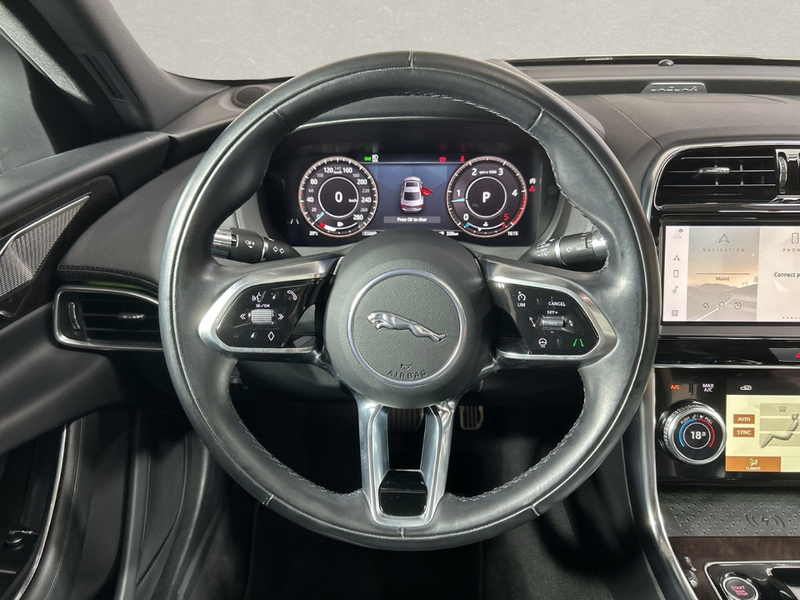 Jaguar XE D200 RWD HSE *Pano* *Winterpaket* *Matrix-LED* — photo 12