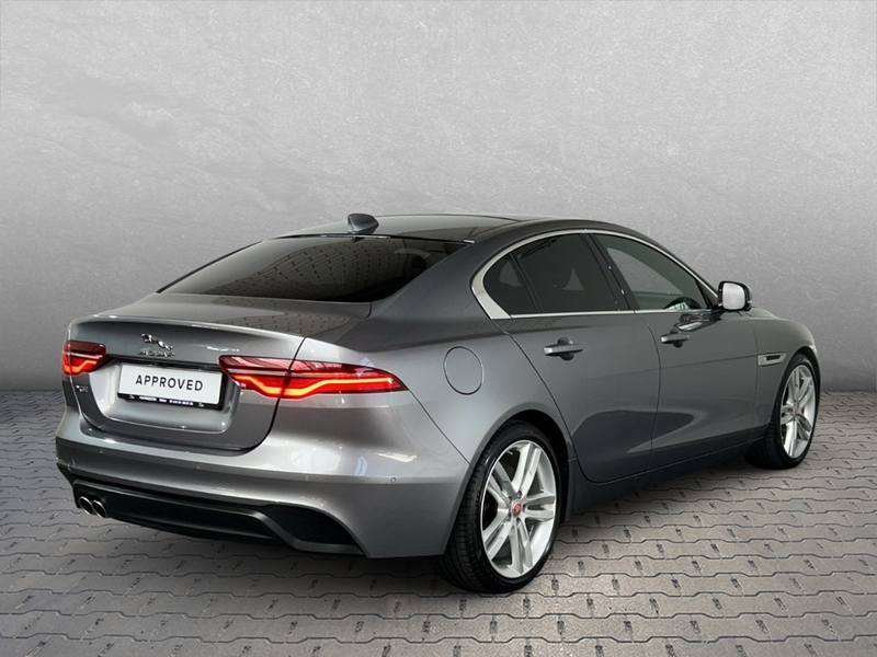 Jaguar XE D200 RWD HSE *Pano* *Winterpaket* *Matrix-LED* — photo 2