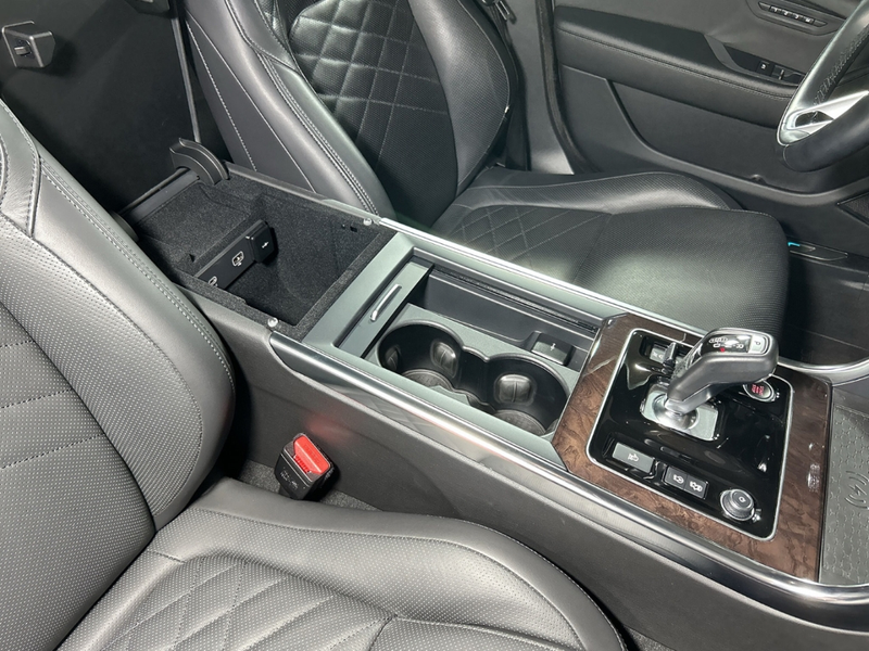 Jaguar XE D200 RWD HSE *Pano* *Winterpaket* *Matrix-LED* — photo 15