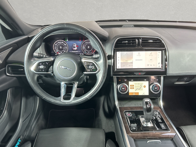Jaguar XE D200 RWD HSE *Pano* *Winterpaket* *Matrix-LED* — photo 11