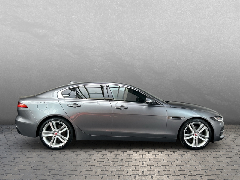 Jaguar XE D200 RWD HSE *Pano* *Winterpaket* *Matrix-LED* — photo 6