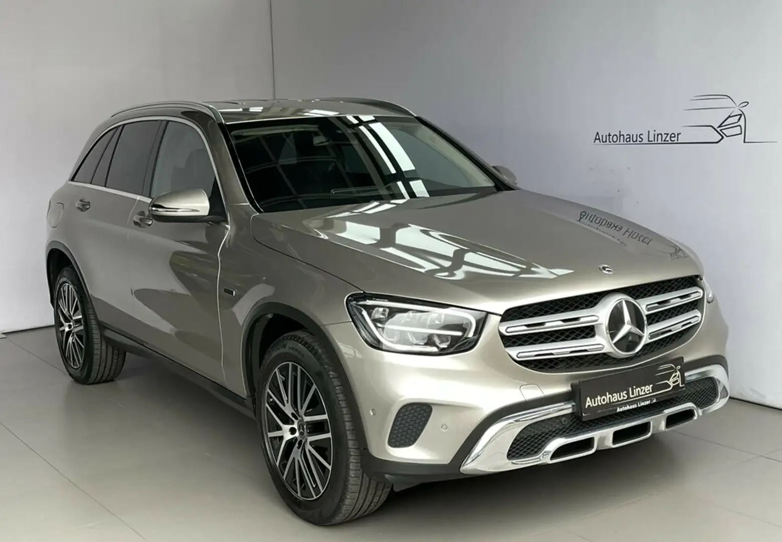 Mercedes-Benz GLC 300 de 4x4 *LED*StHz*CAM*Sportsitze*DAB*19Zoll* Silber - 1