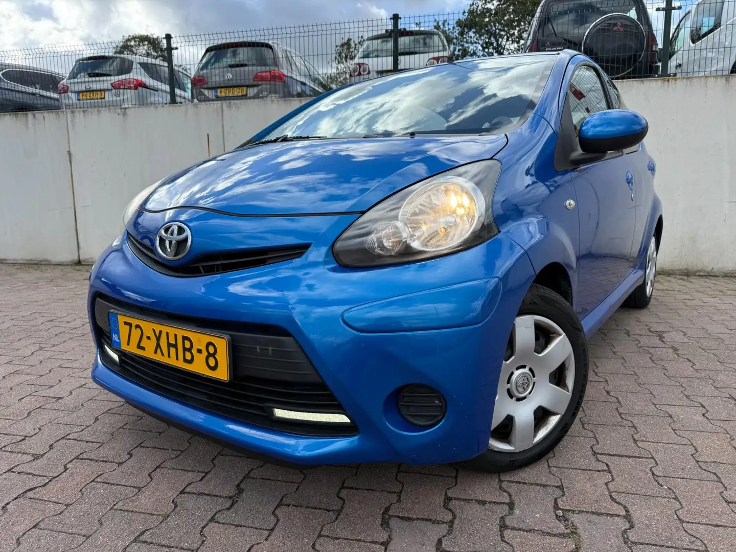 Toyota Aygo 1.0 VVT-i Comfort/LEDER/AIRCO/FACELIFT/APK 04-2026 Bleu - 2