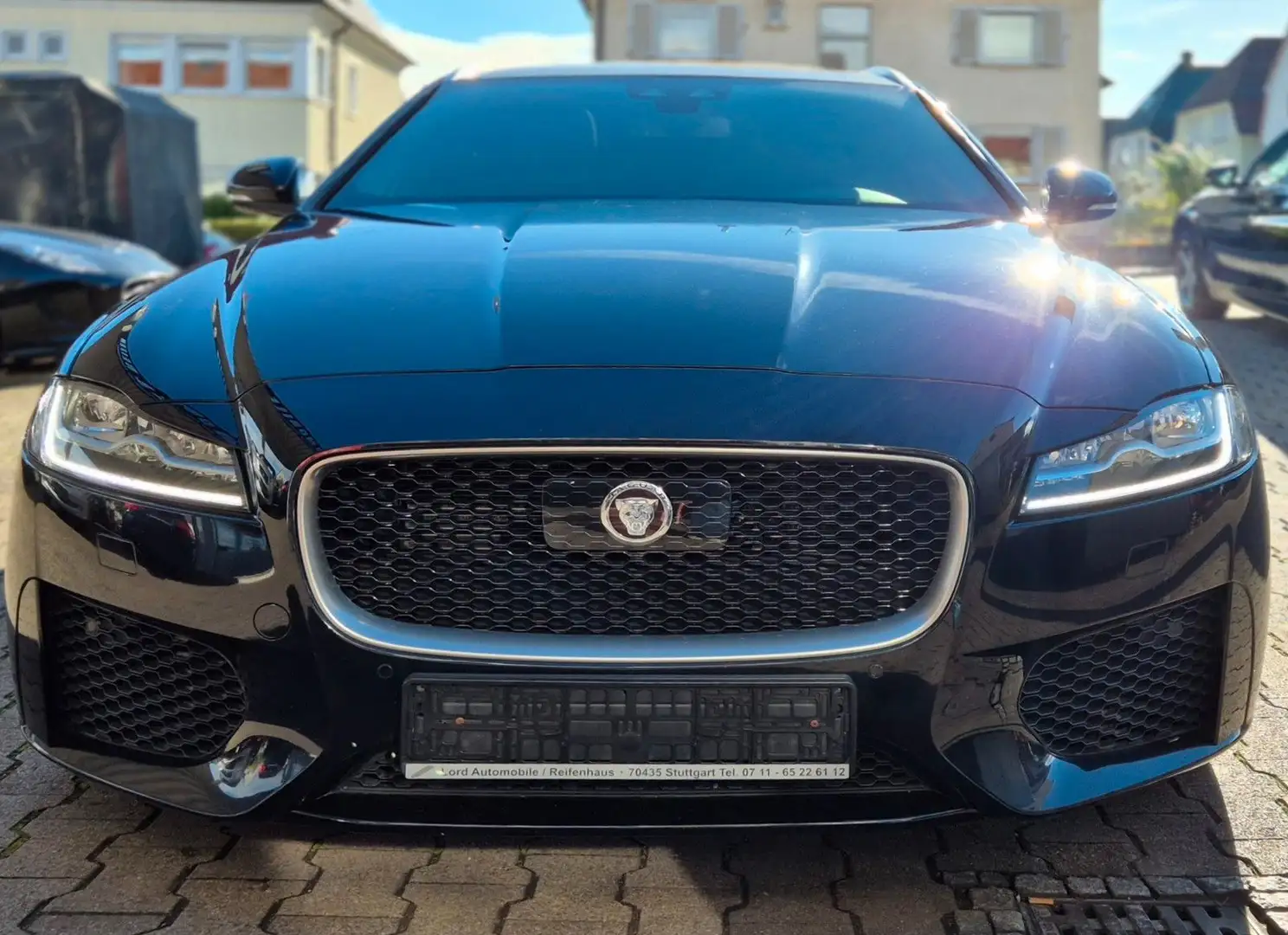 Jaguar XF 3.0d Sportbrake First Edition-Voll Schwarz - 2