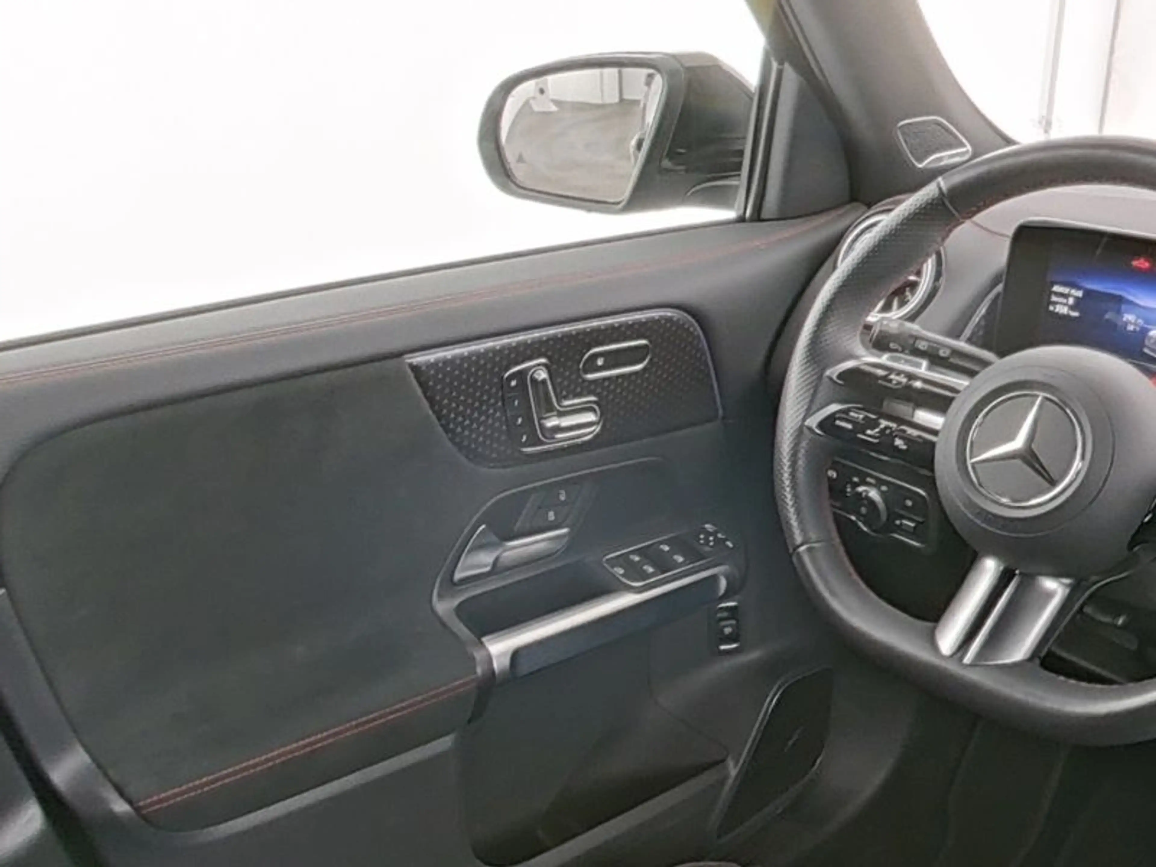 Mercedes-Benz EQB 300 4M AMG-Sport/Pano/Burm/Night/Memo/20' — photo 9