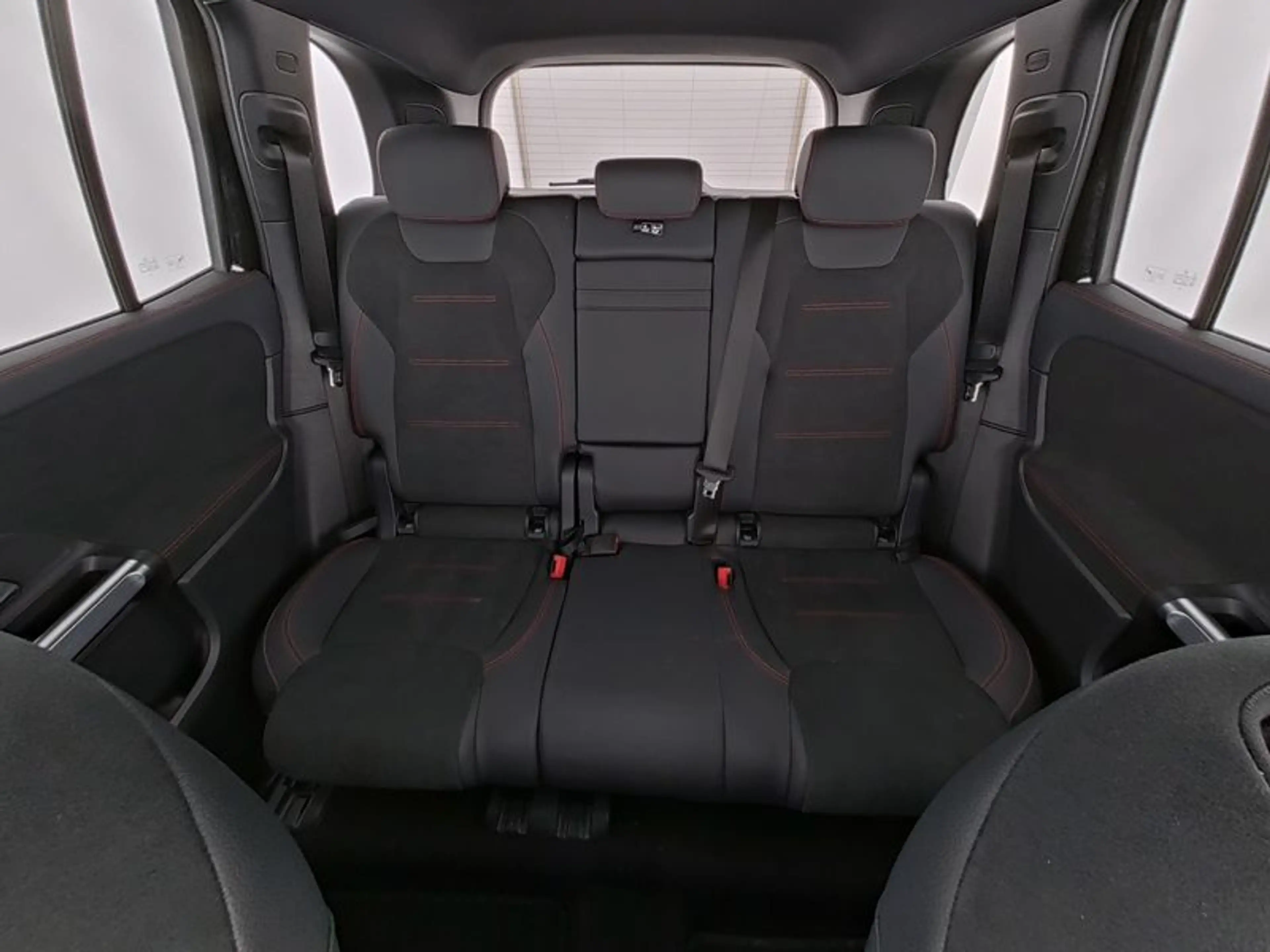 Mercedes-Benz EQB 300 4M AMG-Sport/Pano/Burm/Night/Memo/20' — photo 10