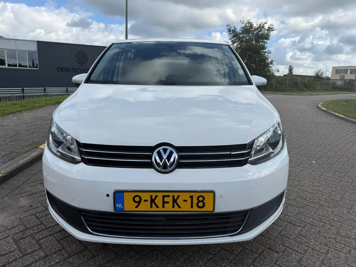 Volkswagen Touran 2.0 TDI Comfortline BlueMotion Wit - 2
