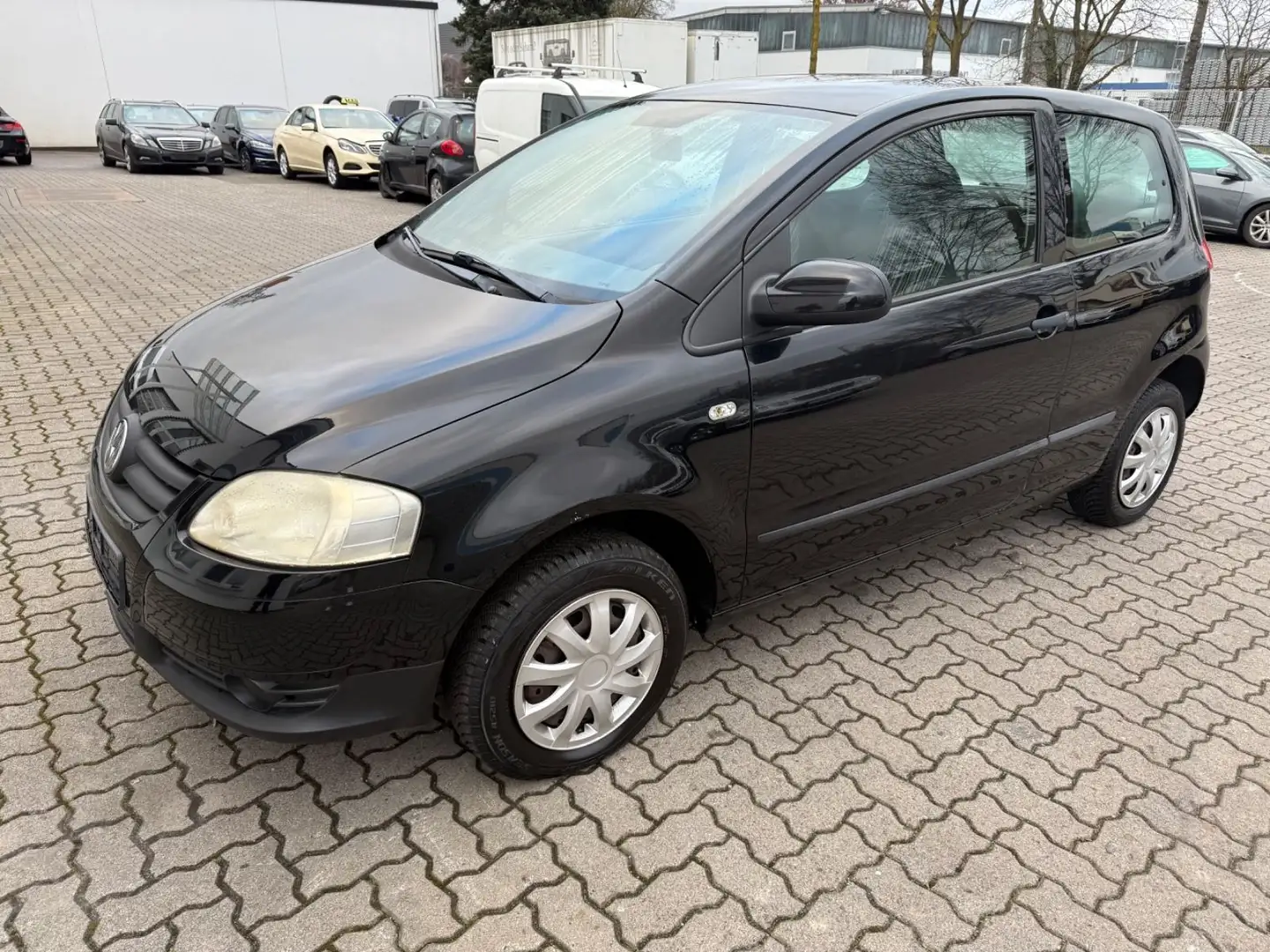 Volkswagen Fox Basis Schwarz - 2