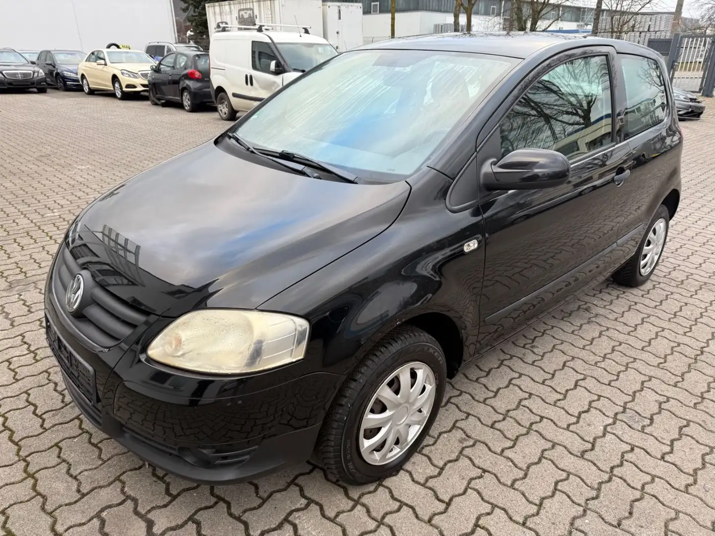 Volkswagen Fox Basis Schwarz - 1