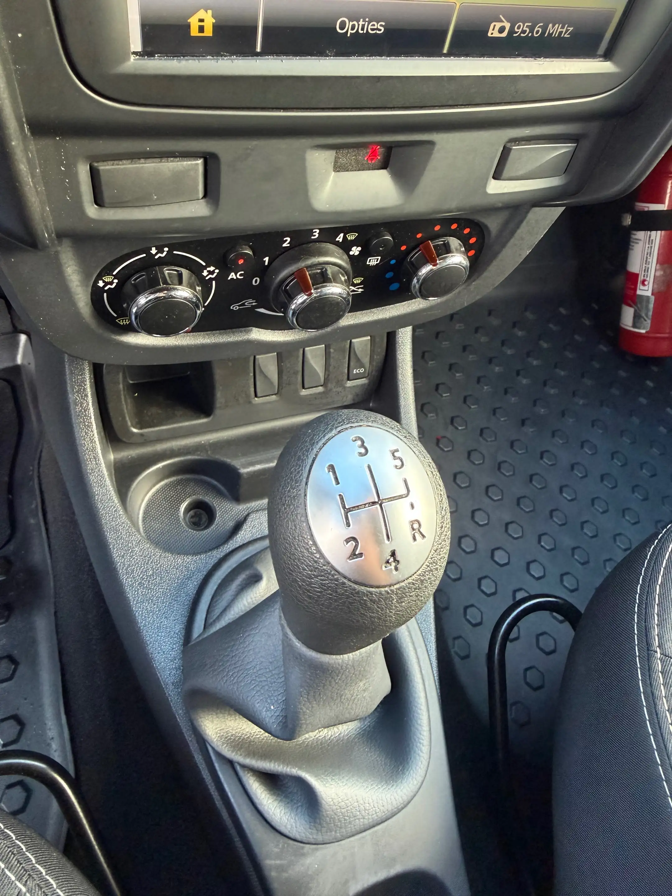 Dacia Duster Duster 1.6i — photo 19