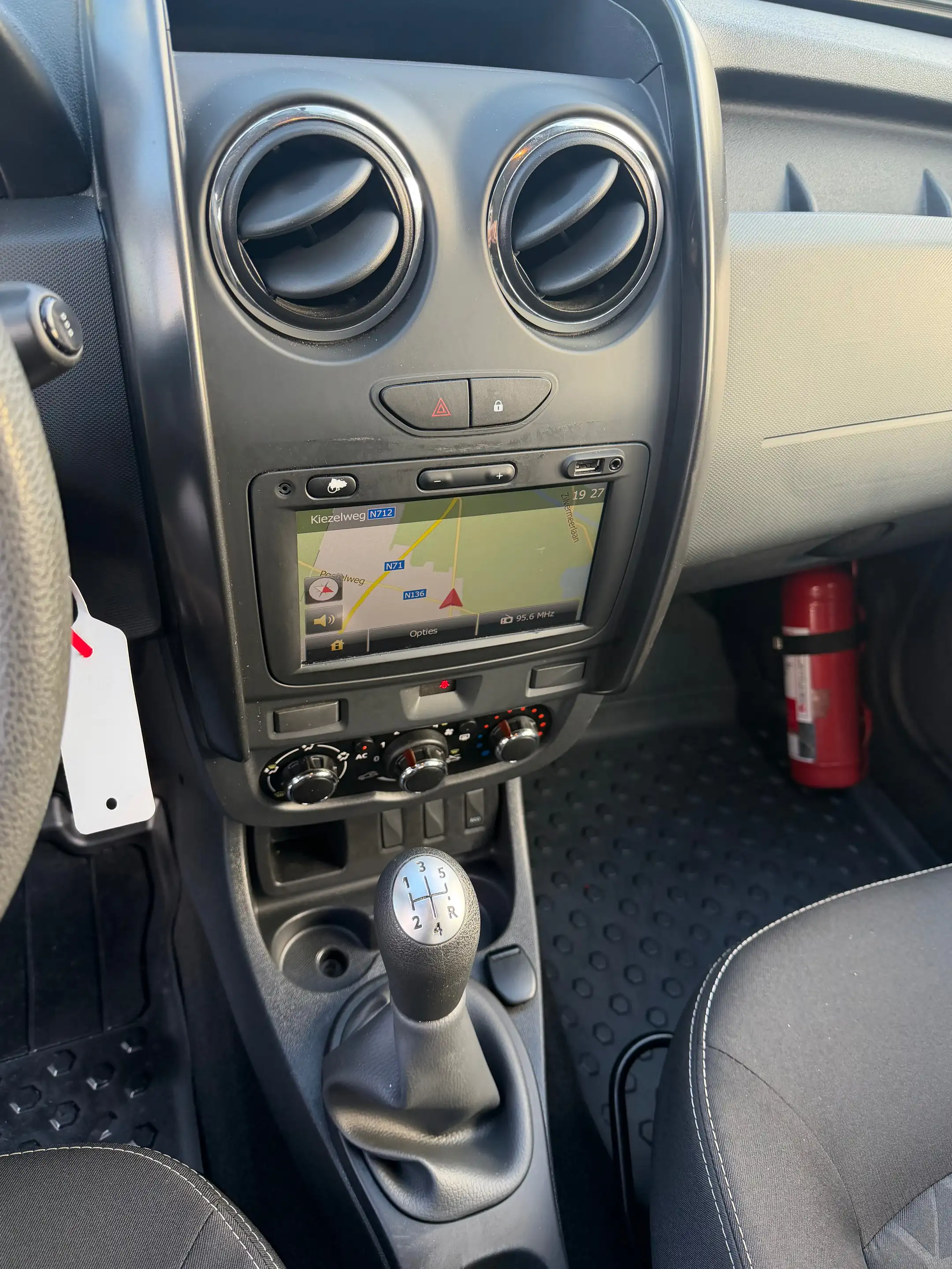 Dacia Duster Duster 1.6i — photo 17