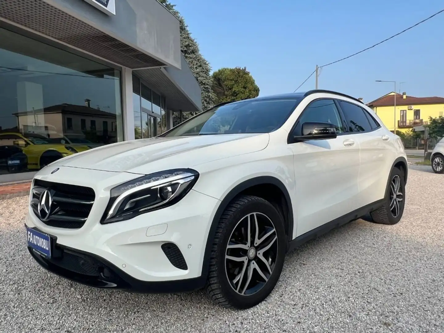 Mercedes-Benz GLA 200 d Automatic 4Matic Sport Enduro TETTO PANORAMICO Bianco - 2
