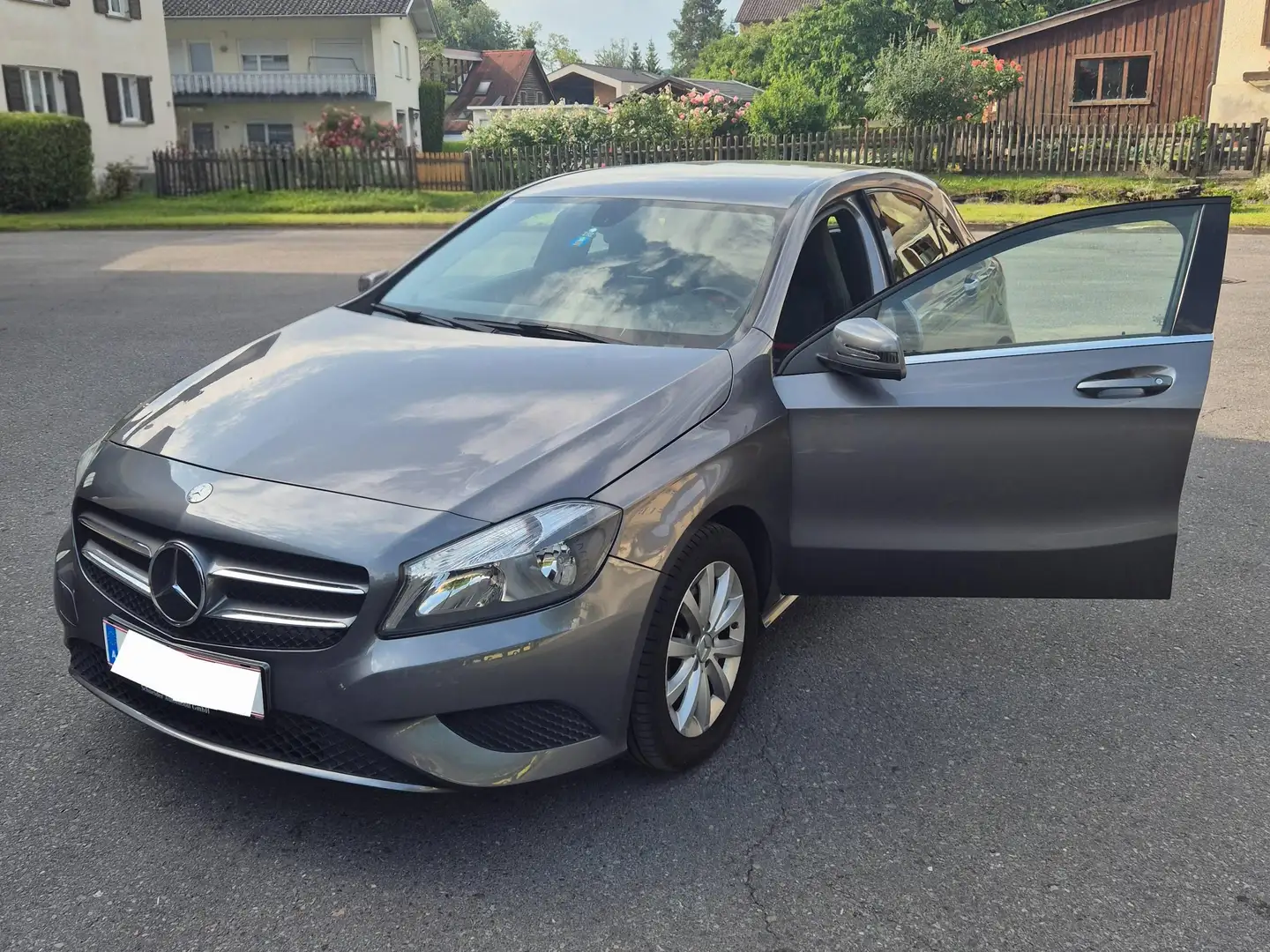 Mercedes-Benz A 180 A 180 BlueEfficiency Grau - 1