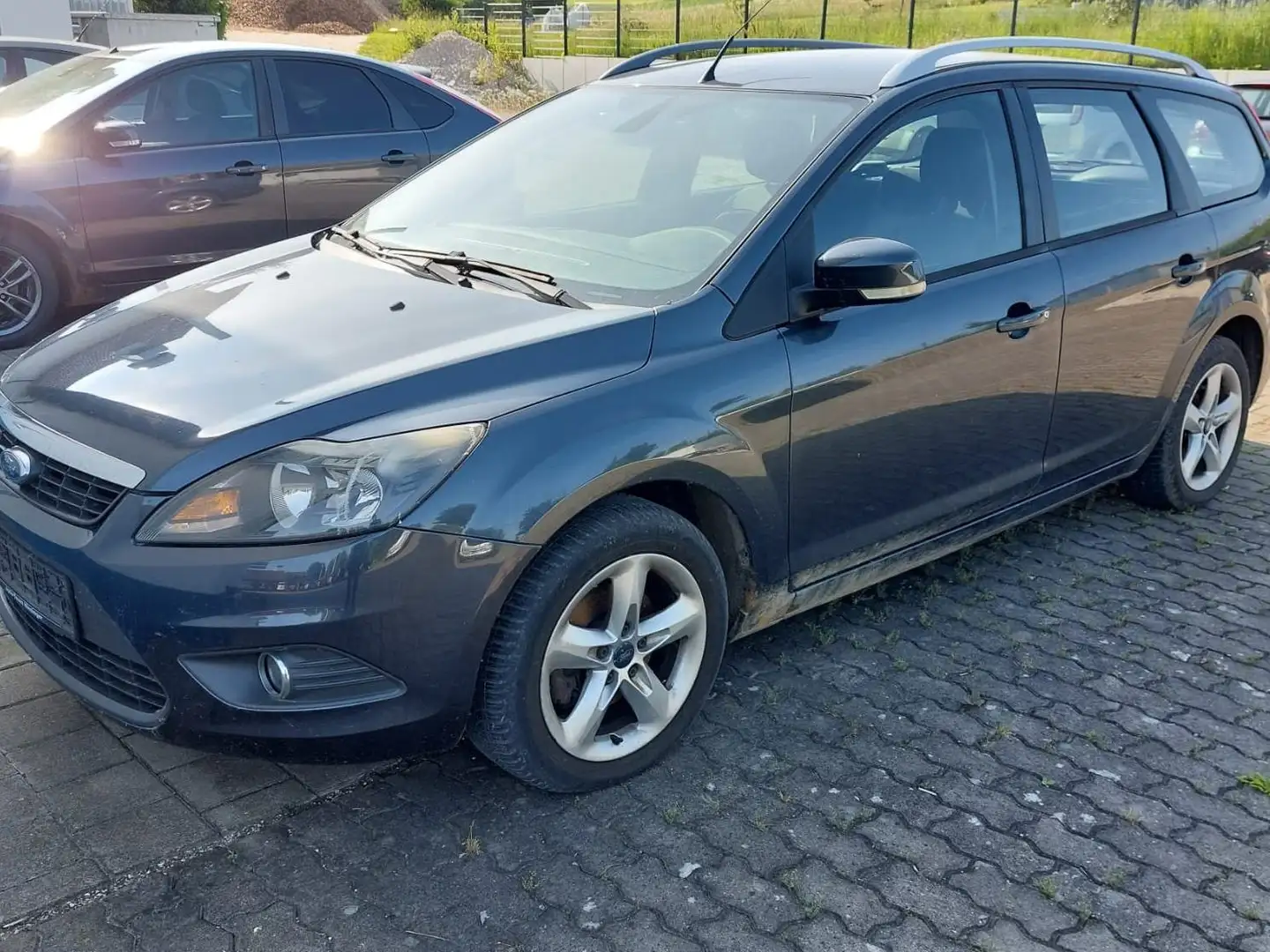 Ford Focus Style + Grau - 1
