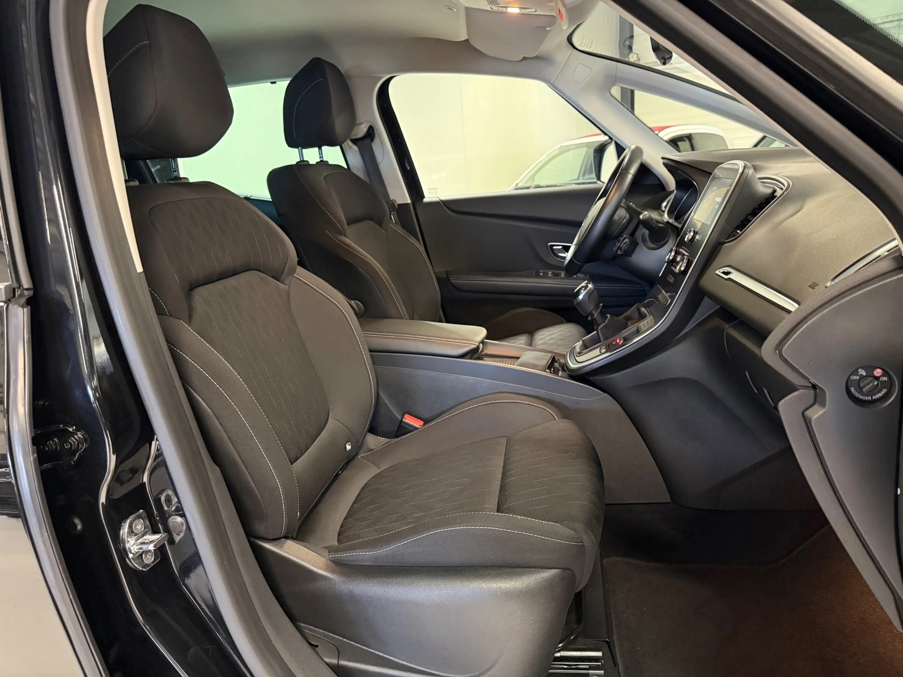 Renault Scenic 1.3 140PK TCe Limited 2019|Trekhaak| Navigatiesyst — photo 12