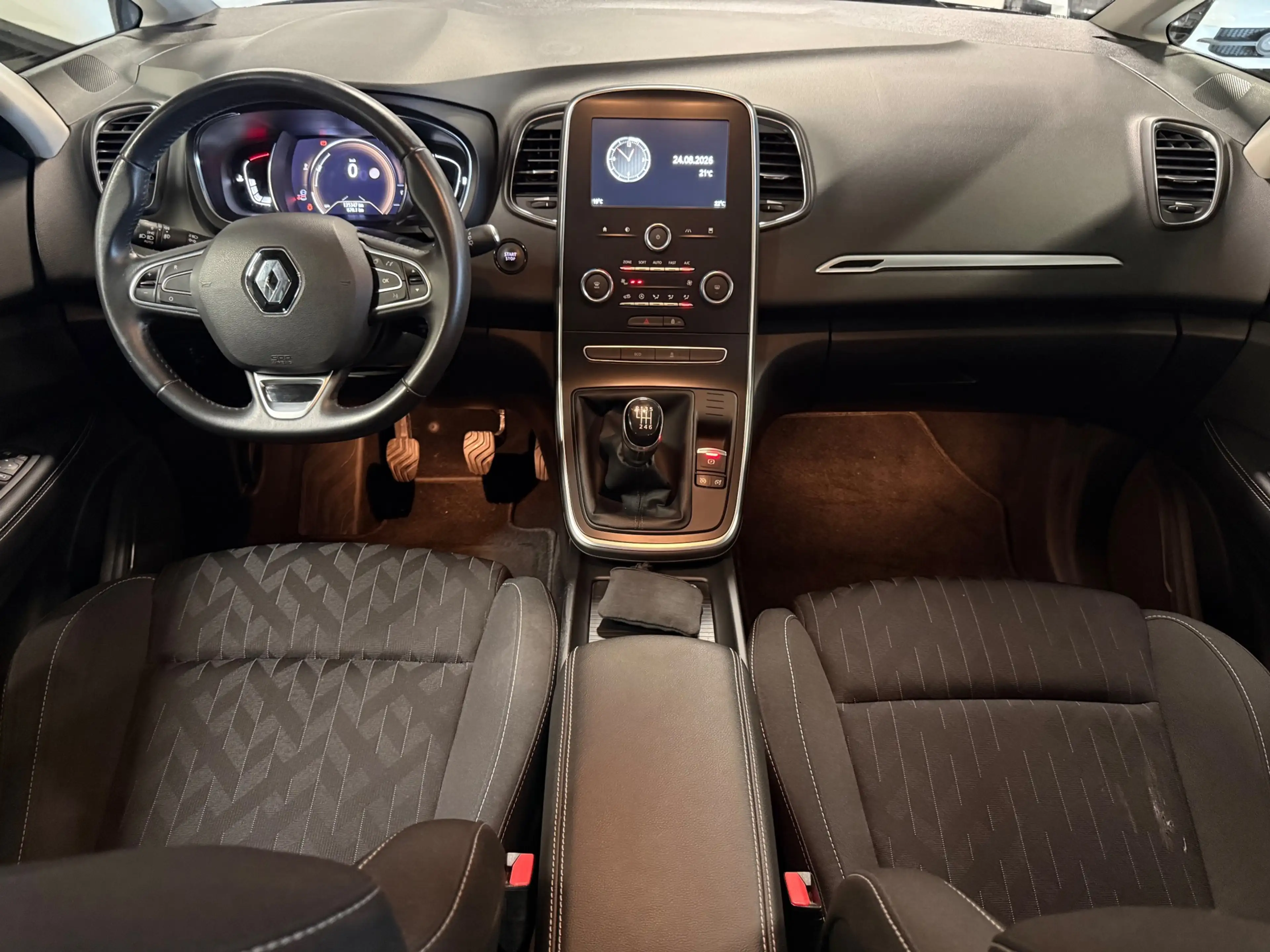 Renault Scenic 1.3 140PK TCe Limited 2019|Trekhaak| Navigatiesyst — photo 10