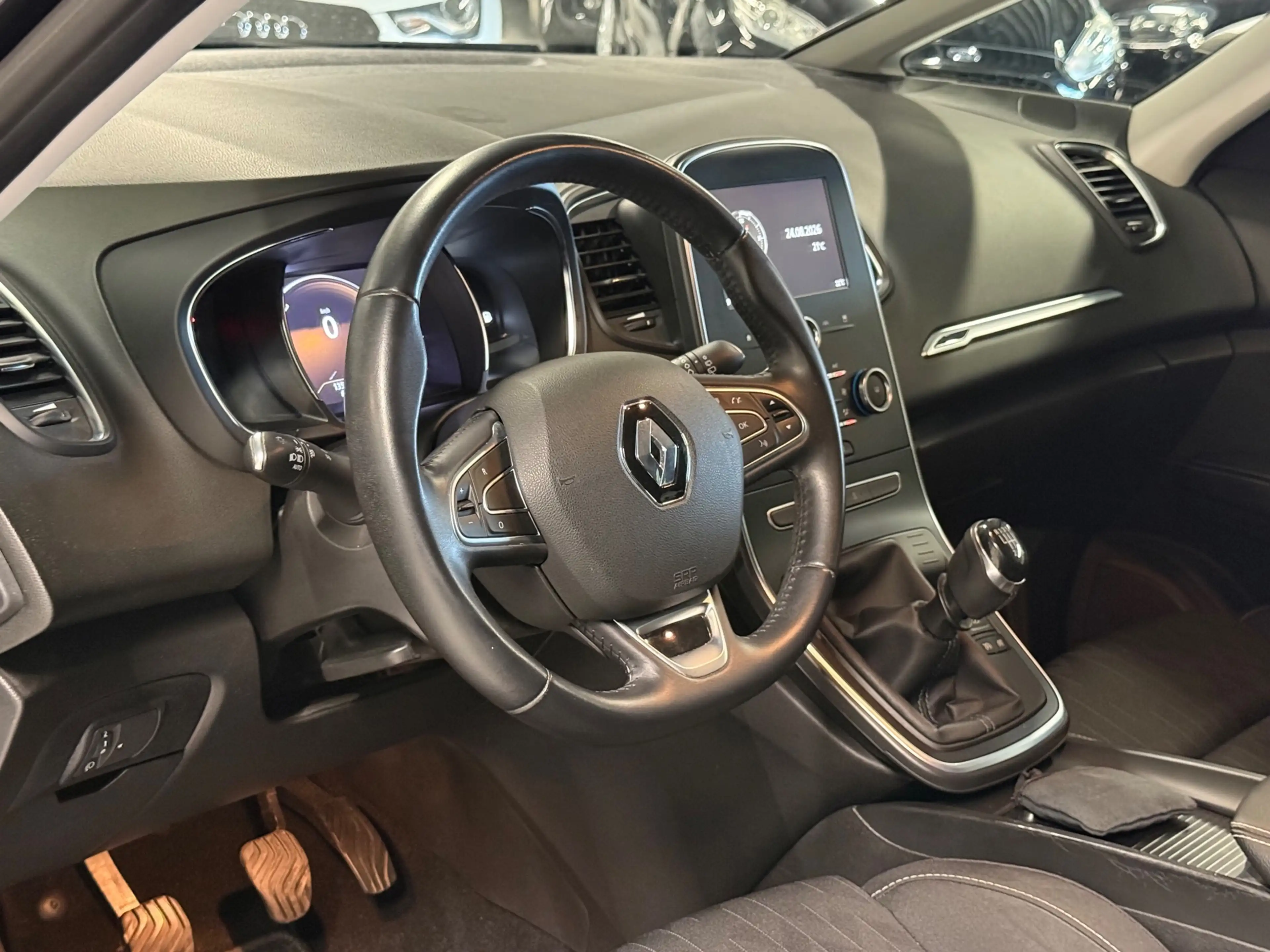 Renault Scenic 1.3 140PK TCe Limited 2019|Trekhaak| Navigatiesyst — photo 2