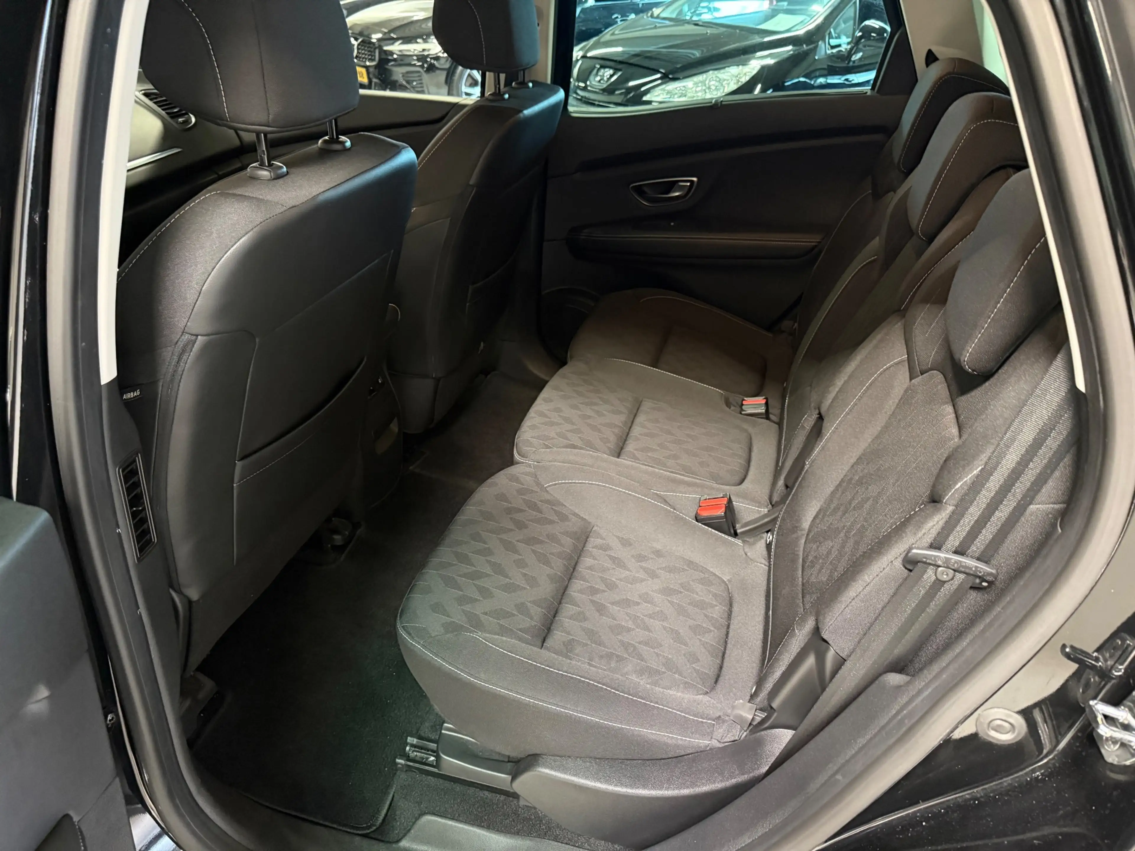 Renault Scenic 1.3 140PK TCe Limited 2019|Trekhaak| Navigatiesyst — photo 9