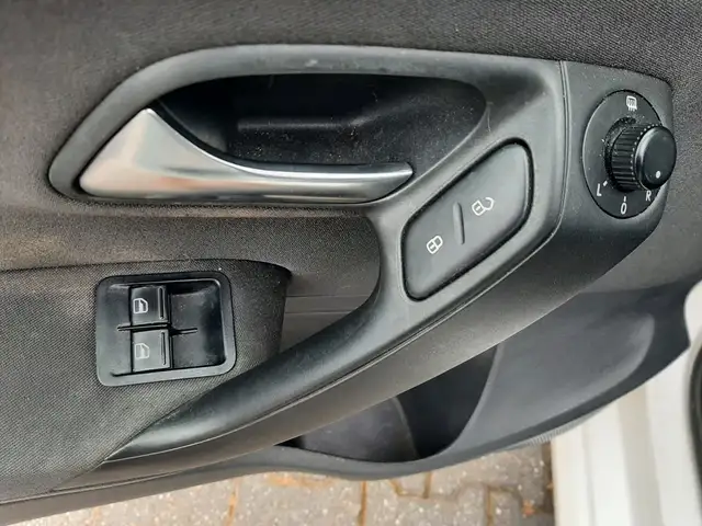 Volkswagen Polo view 8