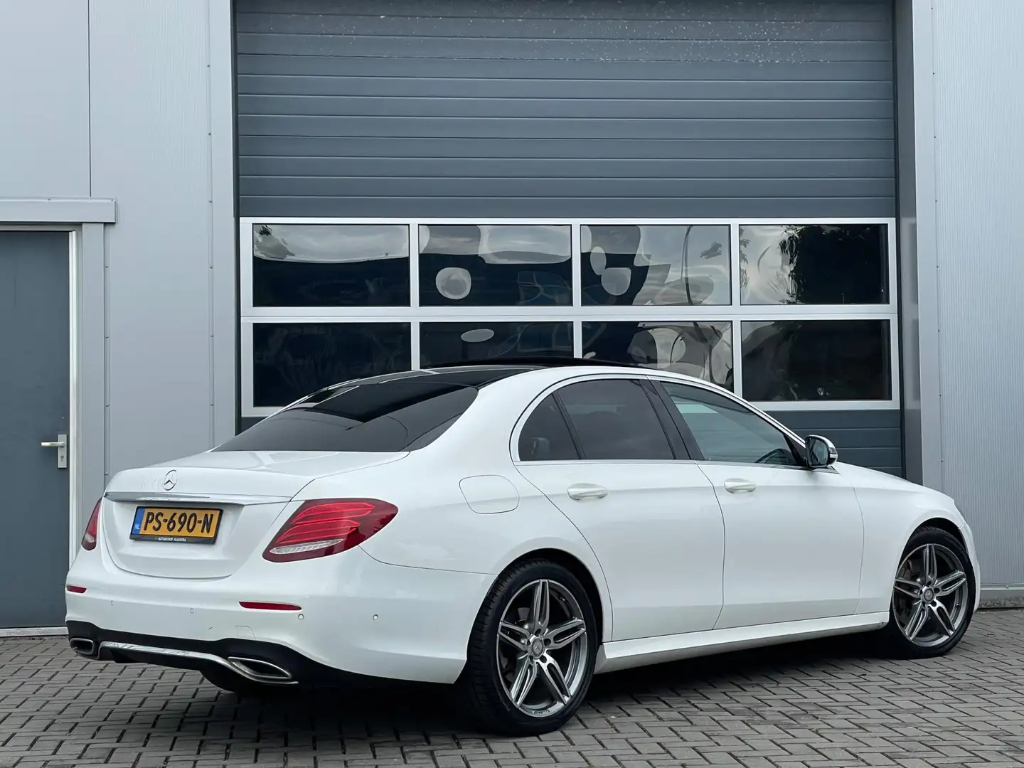 Mercedes-Benz E 220 220d AMG | Panoramadak | Widescreen | Multibeam LE Wit - 2