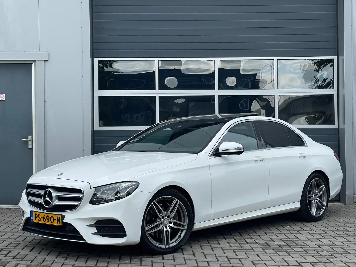 Mercedes-Benz E 220 220d AMG | Panoramadak | Widescreen | Multibeam LE Wit - 1