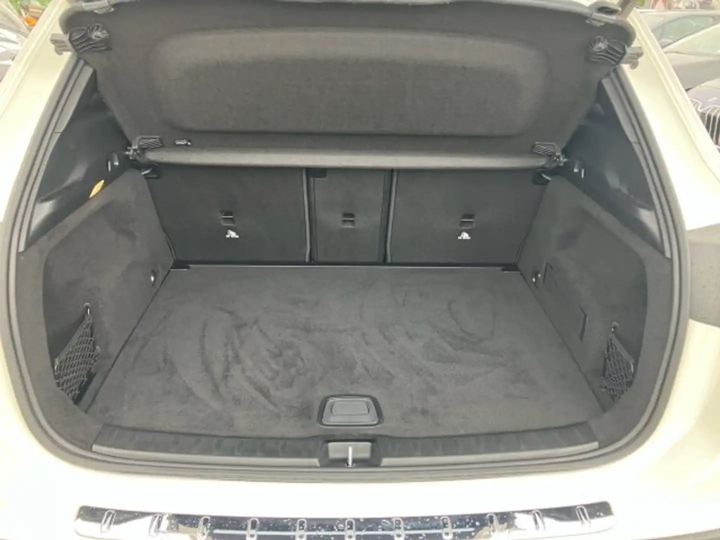 Mercedes-Benz GLA 200 d 4Matic Blanc - 2