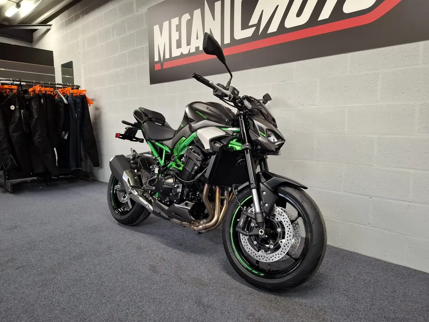 Kawasaki Z 900 ABS E5+ 2025 DEPART IMMEDIAT Grijs - 2