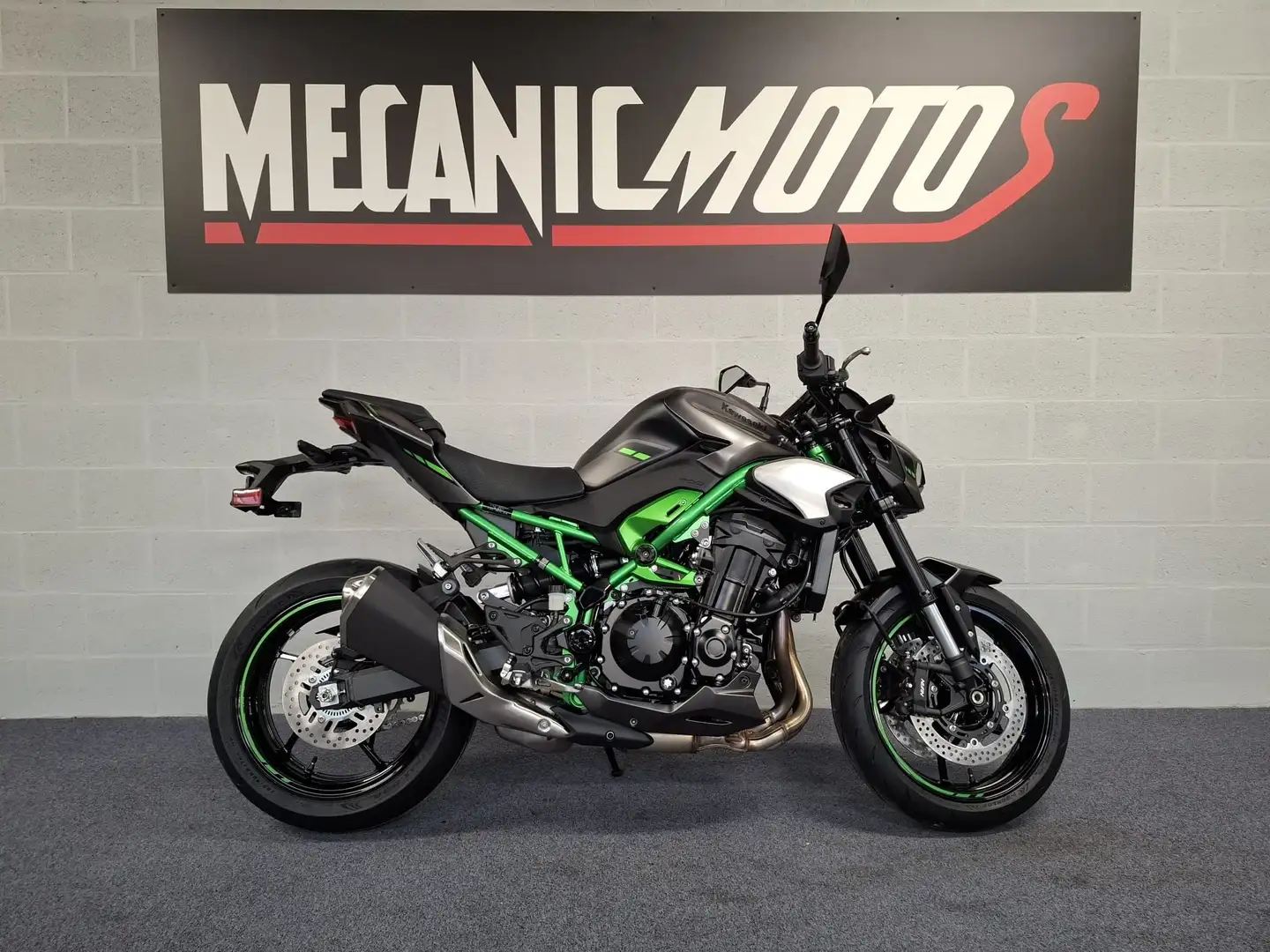 Kawasaki Z 900 ABS E5+ 2025 DEPART IMMEDIAT Grijs - 1